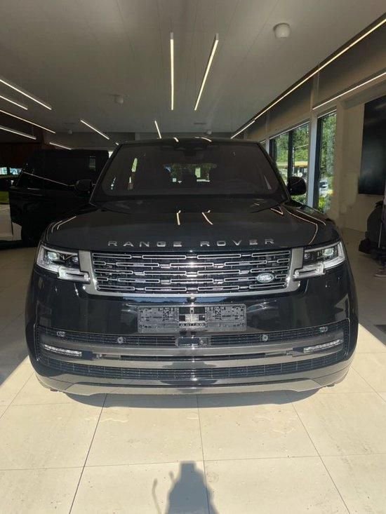 2024款路虎揽胜行政4.4T加长版优惠出售