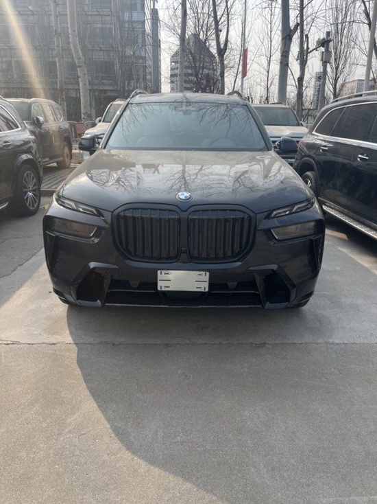 2023款宝马X7性能怎么样多少钱能分期吗