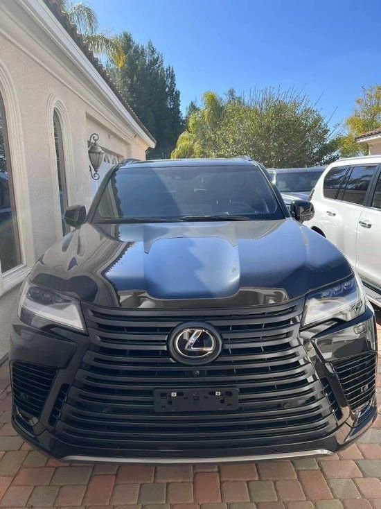 2023款雷克萨斯LX600港口现车价格150万