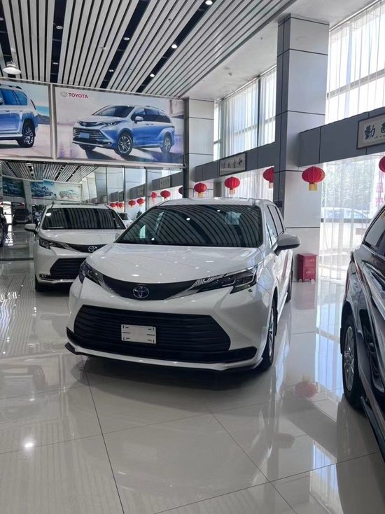 2023款丰田塞纳2.5油混港口现车最新行情