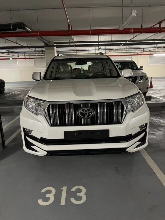 23款中东版丰田霸道4000 秒杀价60万起