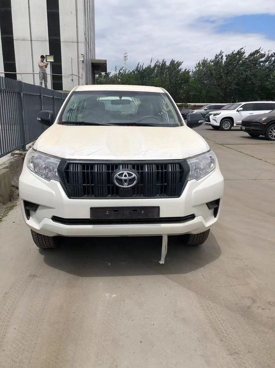 最新到港23款中东版丰田普拉多2700现货