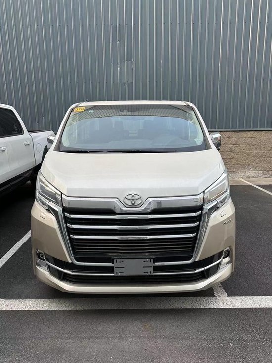 23款丰田格兰维亚2.8T柴油港口报价57万