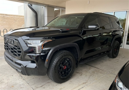 2023款丰田3.5混动红杉 裸车价90万出头