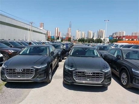 22款奥迪Q8现车报价70余万起售港口特价