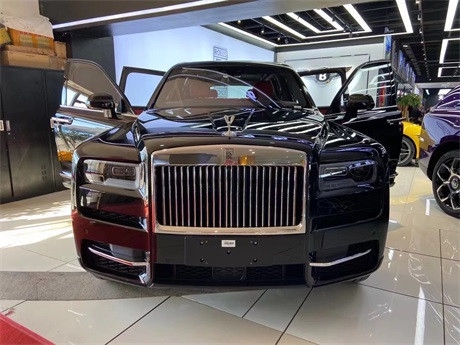 劳斯莱斯库里南现车店内促销价 直降50万