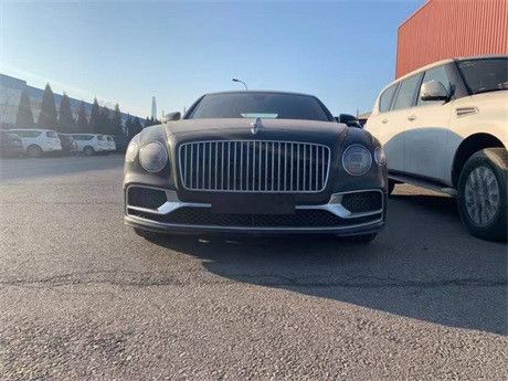 2022款宾利飞驰4.0T四座现车限时优惠