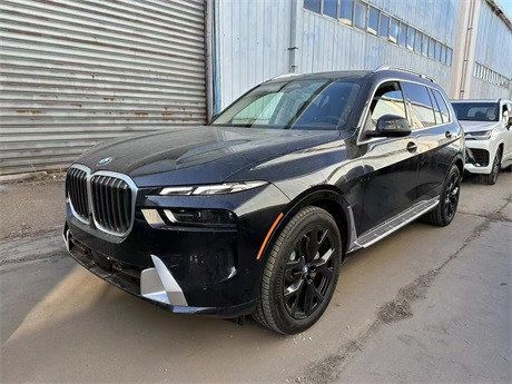 2023款宝马X7天津现车美规七座改款而来