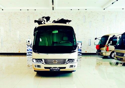 丰田考斯特11座价格顶配双人对坐汇报席