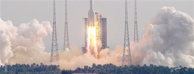 10月31日15时37分,搭载空间站梦天实验舱的长征五号B遥四运载火箭,在我国文昌航天发射场准时点火发射,约8分钟后,梦天实验舱与火箭成功分离并准确进入预定轨道,发射任务取得圆满成功。新华社发