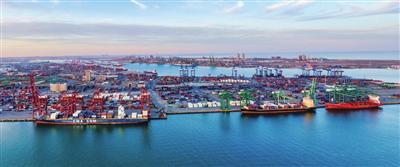 纵横的高速路网，让天津港成为中国连接世界的重要港口之一
