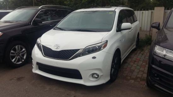 17款丰田塞纳3.5四驱7座现车到店