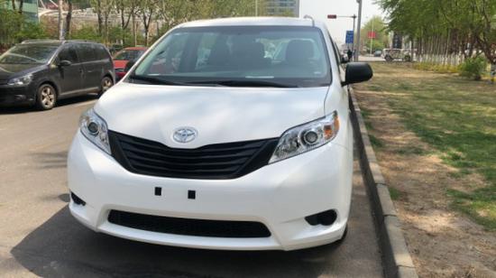 17款丰田塞纳3.5配置性能解析商务车之王