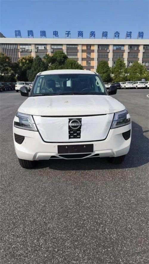 2023款日产途乐4.0V6沙漠越野售50余万