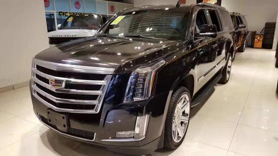 凯迪拉克凯雷德黑金版搭配鳄鱼皮座椅