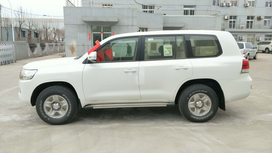 18款中东版酷路泽4000各个车型配置价格