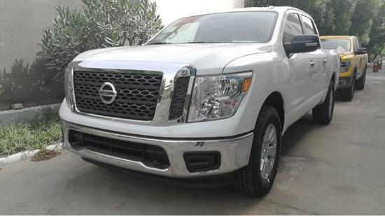 18款尼桑泰坦5.6汽油 改装高能踏平路障