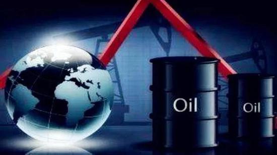 7月17日，国际油价下跌逾1%，延续周二下挫逾3%的颓势。