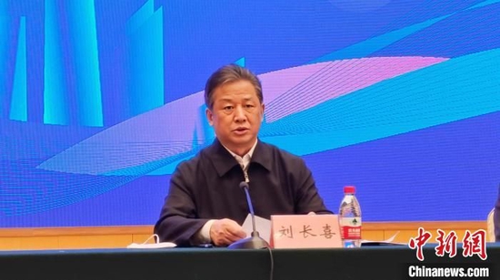图为天津市关工委常务副主任刘长喜介绍活动情况。