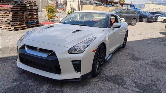 23款日产GTR白红经典配色战斗气息十足