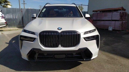 2023款宝马X7大满配 颜色齐全行情报价