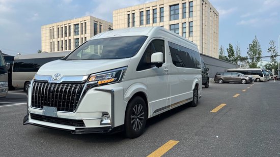 2024款丰田海狮进口商务提车北京专卖店