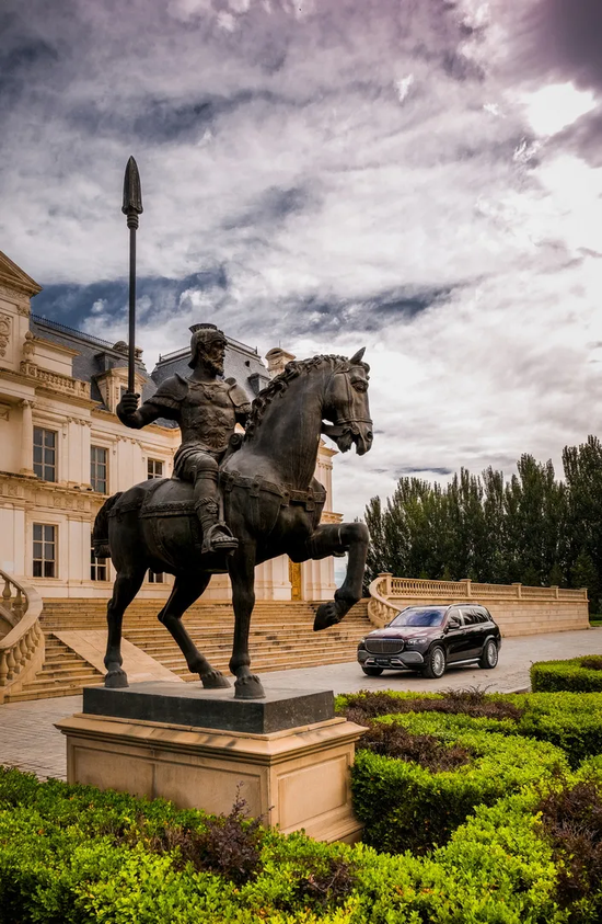 2024款奔驰迈巴赫GLS600双色现车出售