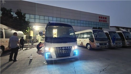 丰田考斯特17座报价 新款商务接待房车