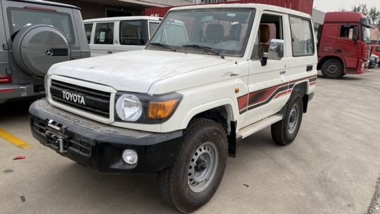 23款酷路泽LC71 4.0汽油 铁轮 双差速锁