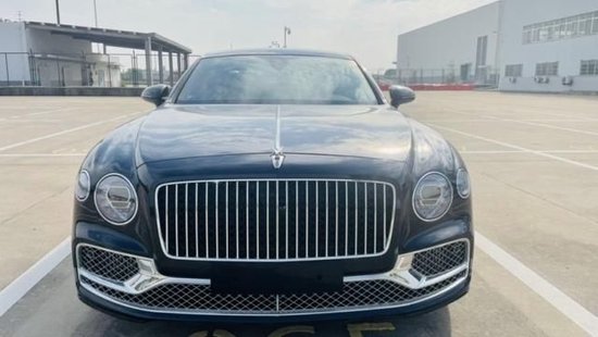 2023款欧规宾利飞驰V8 4.0T现车优惠20万