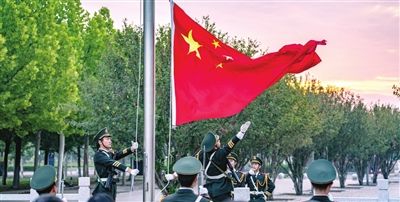 天津大学举行升旗仪式。