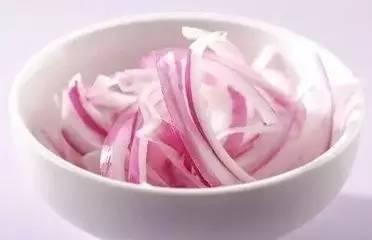 天津一小区连着三年人虫大战 场景如同木乃伊