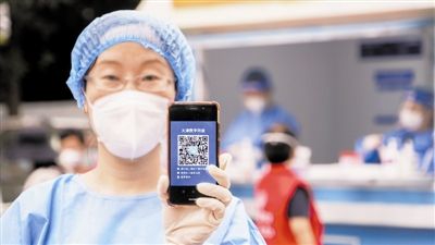 河东区鲁山道街道核酸检测点首次开始使用推广“天津数字防疫”App。