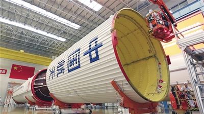 2021年制造业增加值占天津市地区生产总值的比重达到24.1%,12条重点产业链占全市工业比重达到72.7%。图为位于天津市滨海新区的长征五号总装车间。