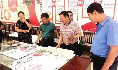 “共享书屋”为村民提供了学习和交流的平台。 本报记者 刘玉祥 通讯员 王芳圆 摄