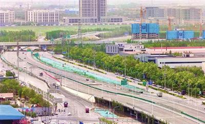 中铁十四局津沧高速改扩建工程今年已完工通车,改扩建后不仅提高了行车舒适性,同时也带动了滨海高新区产业发展。