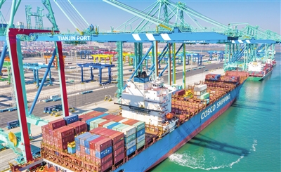全球首个“智慧零碳”码头──天津港北疆港区C段智能化集装箱码头投产运营。