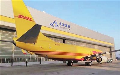 中国（天津）自由贸易试验区设立以来，天津港保税区航空保税维修和再制造业务有着长足的发展，率先落户的天津海特飞机工程有限公司，2022年年初正式成为国内唯一同时具有中国民用航空局CAAC批准的B737-700和B737-800客改货改装能力的维修单位，“客改货”订单已排至2024年。 （资料照片）