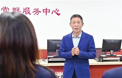 宣讲地点：河东区向阳楼街道翠韵里社区党群服务中心办事大厅 宣讲人：党的二十大代表徐文华