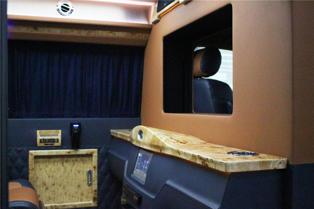 上海大众新款7座商务车大众进口凯路威15088779054