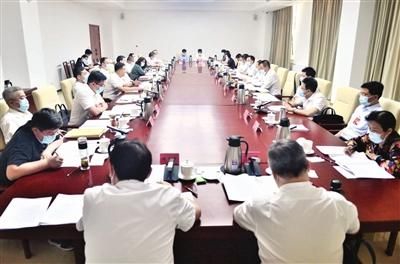 昨天，出席天津市第十二次党代会的代表继续分团讨论。 本报记者 胡凌云 吴迪 摄