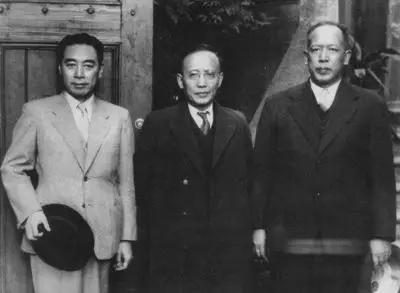 1946年,周恩来、郭沫若、李维汉在上海合影