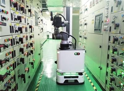 无轨智能机器人正在巡检。中国海油天津分公司供图