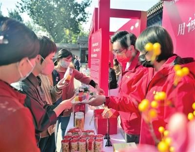 7。南开区全国科普日主场活动暨“食安科普筑牢消费安全屏障,全域科普助力国际消费中心”系列活动正式启动。 本报记者 胡凌云 通讯员 魏巍 摄