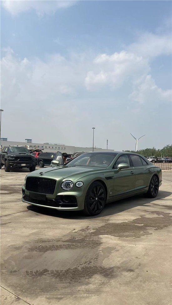 22款宾利飞驰V8惊艳颜值全新奢华体验