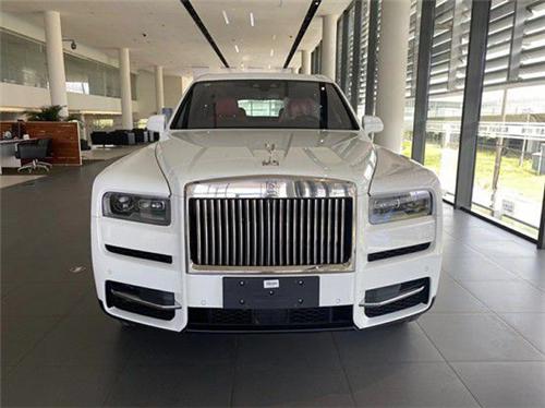 2020款劳斯莱斯库里南白红四座天津现车