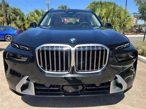 2023款宝马X7现车90多万起 全国可分期