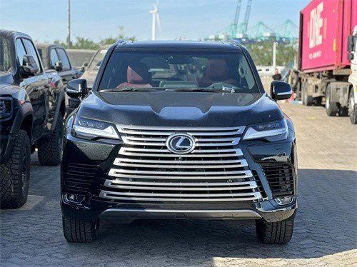 23款雷克萨斯LX600加版豪华版对比美规