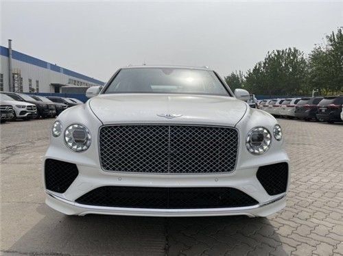 23款宾利添越4.0五座黑色报价优惠10万