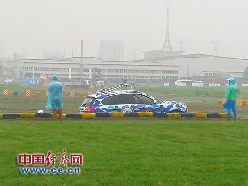 图为赛场上的无人驾驶车。经济日报-中国经济网记者刘潇潇/摄